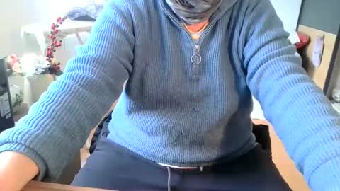 Snapshot of rolandloser1000 chatting on 02.05.25 rolandloser1000 online show from 02.05.25