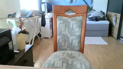 Snapshot of rolandloser1000 chatting on 02.18.25 rolandloser1000 online show from 02.18.25