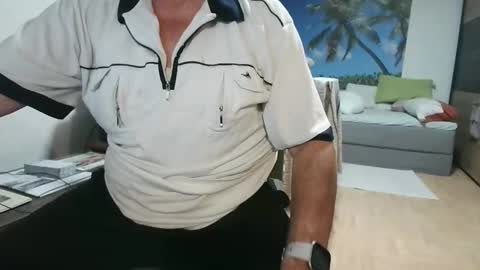 Snapshot of rolandloser1000 chatting on 09.11.25 rolandloser1000 online show from 09.11.25