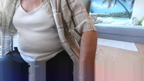 Snapshot of rolandloser1000 chatting on 09.13.25 rolandloser1000 online show from 09.13.25