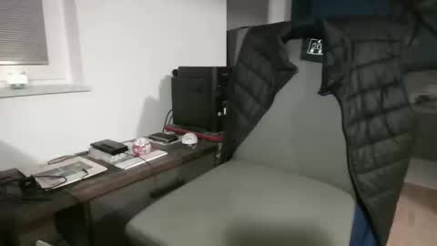 Snapshot of rolandloser1000 chatting on 10.18.25 rolandloser1000 online show from 10.18.25