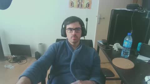 Snapshot of romainb72 chatting on 02.13.25 romainb72 online show from 02.13.25
