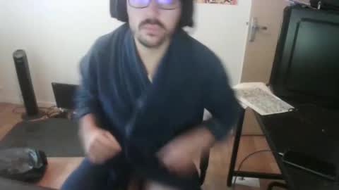 Snapshot of romainb72 chatting on 12.04.25 romainb72 online show from 12.04.25