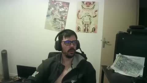 Snapshot of romainb72 chatting on 12.17.25 romainb72 online show from 12.17.25