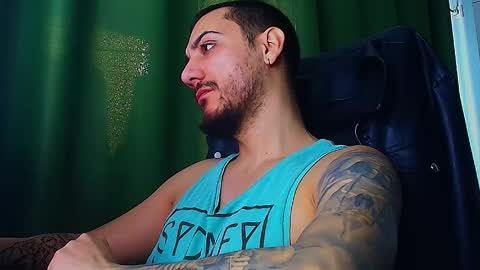 Snapshot of romaniamaster1 chatting on 02.25.26 romaniamaster1 online show from 02.25.26