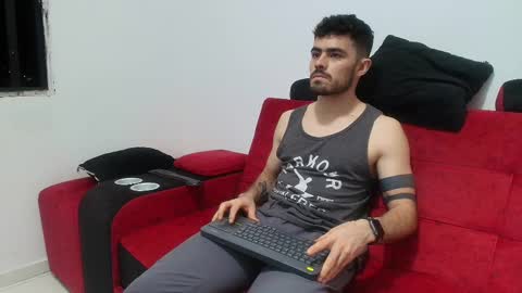 Snapshot of romeo_sexxx_ chatting on 12.18.24 romeo_sexxx_ online show from 12.18.24
