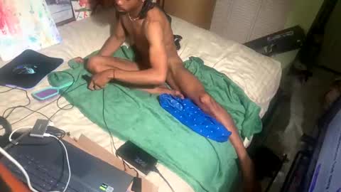 Snapshot of romeotyn chatting on 02.10.25 romeotyn online show from 02.10.25