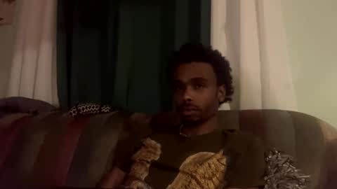 Snapshot of romeotyn chatting on 02.14.25 romeotyn online show from 02.14.25