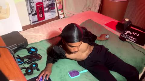 Snapshot of romeotyn chatting on 02.14.25 romeotyn online show from 02.14.25