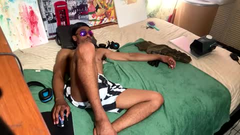 Snapshot of romeotyn chatting on 02.14.25 romeotyn online show from 02.14.25