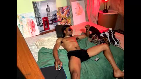 Snapshot of romeotyn chatting on 02.14.25 romeotyn online show from 02.14.25