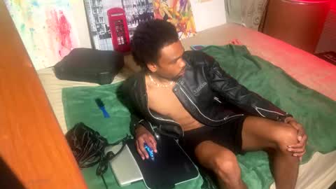 Snapshot of romeotyn chatting on 02.15.25 romeotyn online show from 02.15.25