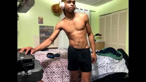 Snapshot of romeotyn chatting on 02.27.25 romeotyn online show from 02.27.25