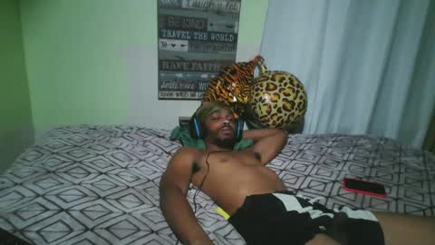 Snapshot of romeotyn chatting on 09.15.25 romeotyn online show from 09.15.25