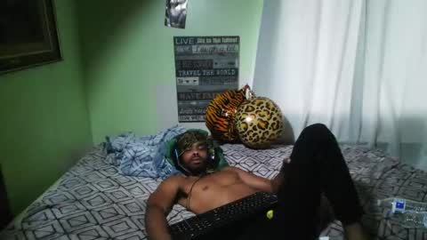 Snapshot of romeotyn chatting on 09.20.25 romeotyn online show from 09.20.25