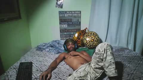 Snapshot of romeotyn chatting on 09.24.25 romeotyn online show from 09.24.25