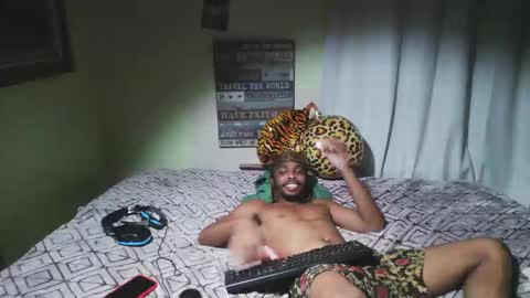 Snapshot of romeotyn chatting on 10.01.25 romeotyn online show from 10.01.25