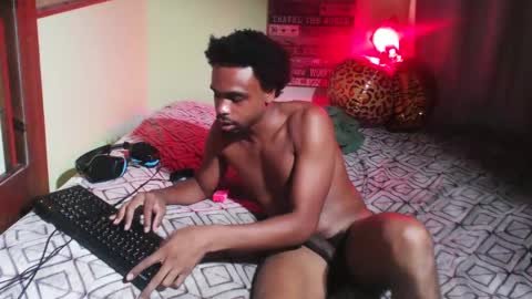 Snapshot of romeotyn chatting on 10.13.25 romeotyn online show from 10.13.25