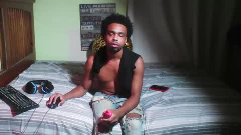 Snapshot of romeotyn chatting on 10.14.25 romeotyn online show from 10.14.25