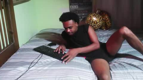 Snapshot of romeotyn chatting on 10.17.25 romeotyn online show from 10.17.25