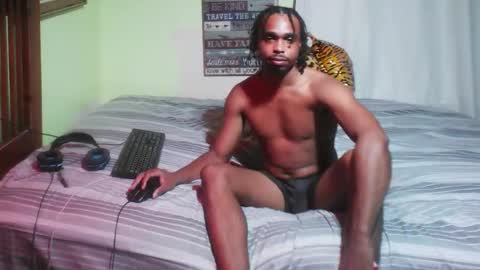 Snapshot of romeotyn chatting on 10.20.25 romeotyn online show from 10.20.25