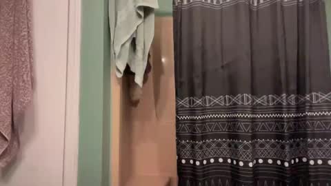 Snapshot of ronnyvzla2 chatting on 12.12.24 Ronny Smokey online show from 12.12.24