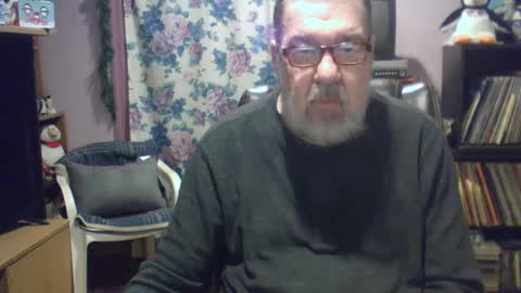 Snapshot of ropeandmore2 chatting on 01.10.25 Rope online show from 01.10.25