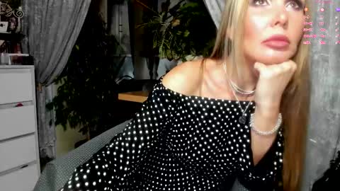 Aurora online show from 10.20.25