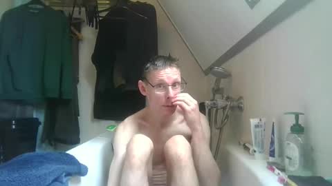 Snapshot of rororober chatting on 02.17.26 rororober online show from 02.17.26