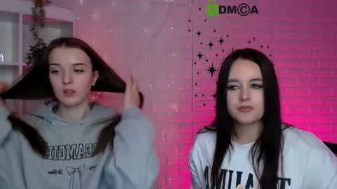 Snapshot of rosalie_liu chatting on 11.19.25 rosalie_liu online show from 11.19.25