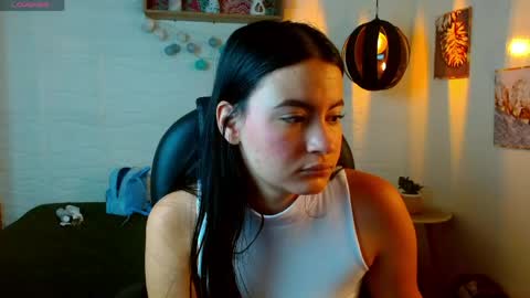 Snapshot of rosaliea chatting on 06.04.26 R O S A L I A online show from 06.04.26