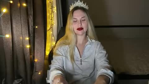 Snapshot of rosaliiiiii chatting on 10.25.25 Rosali online show from 10.25.25