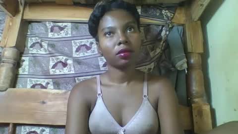 Snapshot of rosalinda933 chatting on 04.01.26 Rosalinda online show from 04.01.26