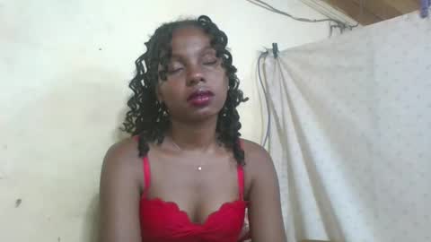 Snapshot of rosalinda933 chatting on 04.28.26 Rosalinda online show from 04.28.26