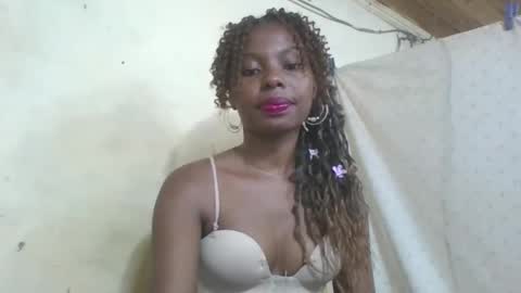Snapshot of rosalinda933 chatting on 05.01.26 Rosalinda online show from 05.01.26