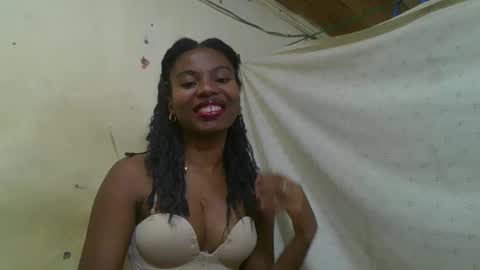 Snapshot of rosalinda933 chatting on 05.18.26 Rosalinda online show from 05.18.26