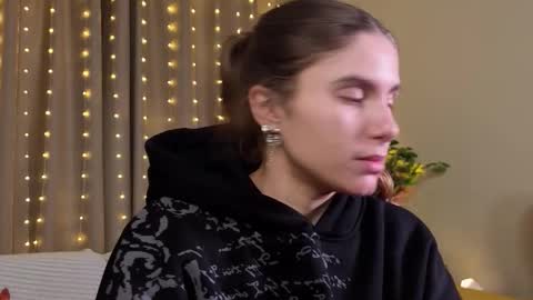 Snapshot of rosalvaulman chatting on 01.10.26 Kylie online show from 01.10.26