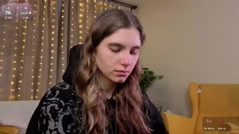 Snapshot of rosalvaulman chatting on 01.11.26 Kylie online show from 01.11.26