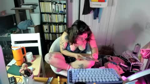 Snapshot of rose257044 chatting on 10.28.25 rose257044 online show from 10.28.25