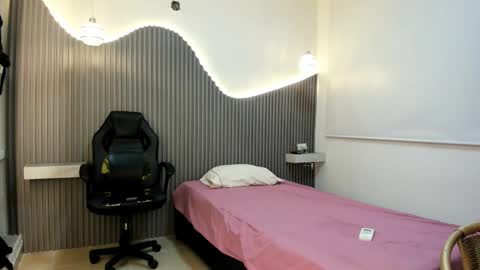 Rose  online show from 04.28.26