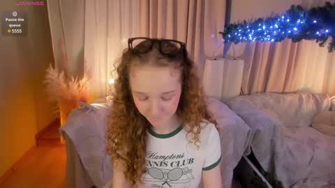 Snapshot of rose_charming_ chatting on 12.20.24 Rose online show from 12.20.24