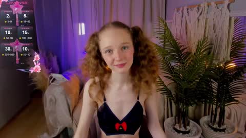 Snapshot of rose_charming_ chatting on 01.29.25 Rose online show from 01.29.25