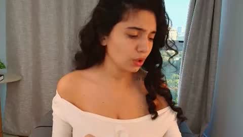 Snapshot of rose_desiree chatting on 06.10.26 Rose online show from 06.10.26