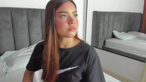 Snapshot of rose_evans__ chatting on 02.22.25 Rose online show from 02.22.25