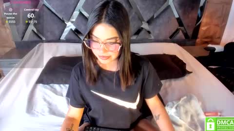 Snapshot of rose_evans__ chatting on 10.21.25 Rose online show from 10.21.25