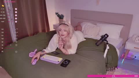 Snapshot of rose_monarch chatting on 12.26.24 Rose online show from 12.26.24