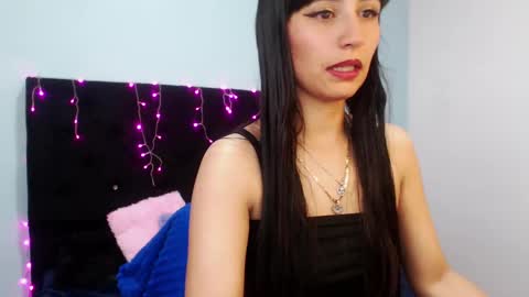 Snapshot of rose_smiley1 chatting on 02.18.25 Rose online show from 02.18.25