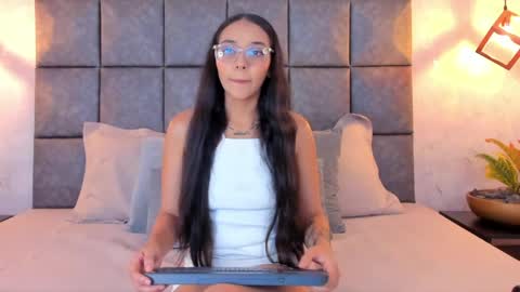 roseaurora online show from 04.12.26