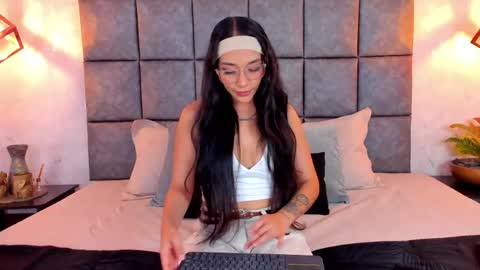 Snapshot of roseaurora chatting on 05.14.26 roseaurora online show from 05.14.26