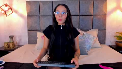 Snapshot of roseaurora chatting on 05.29.26 roseaurora online show from 05.29.26